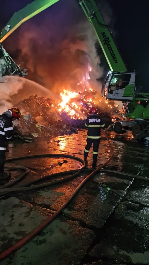 Galerie FOTO&VIDEO Sute de tone au ars sâmbătă dimineață în Portul Agigea Sud / A intervenit SMURD / UPDATE 3 Galerie FOTO&VIDEO Sute de tone au ars sâmbătă dimineață în Portul Agigea Sud / A intervenit SMURD / UPDATE WhatsApp Image 2025 05 31 at 08.13.19