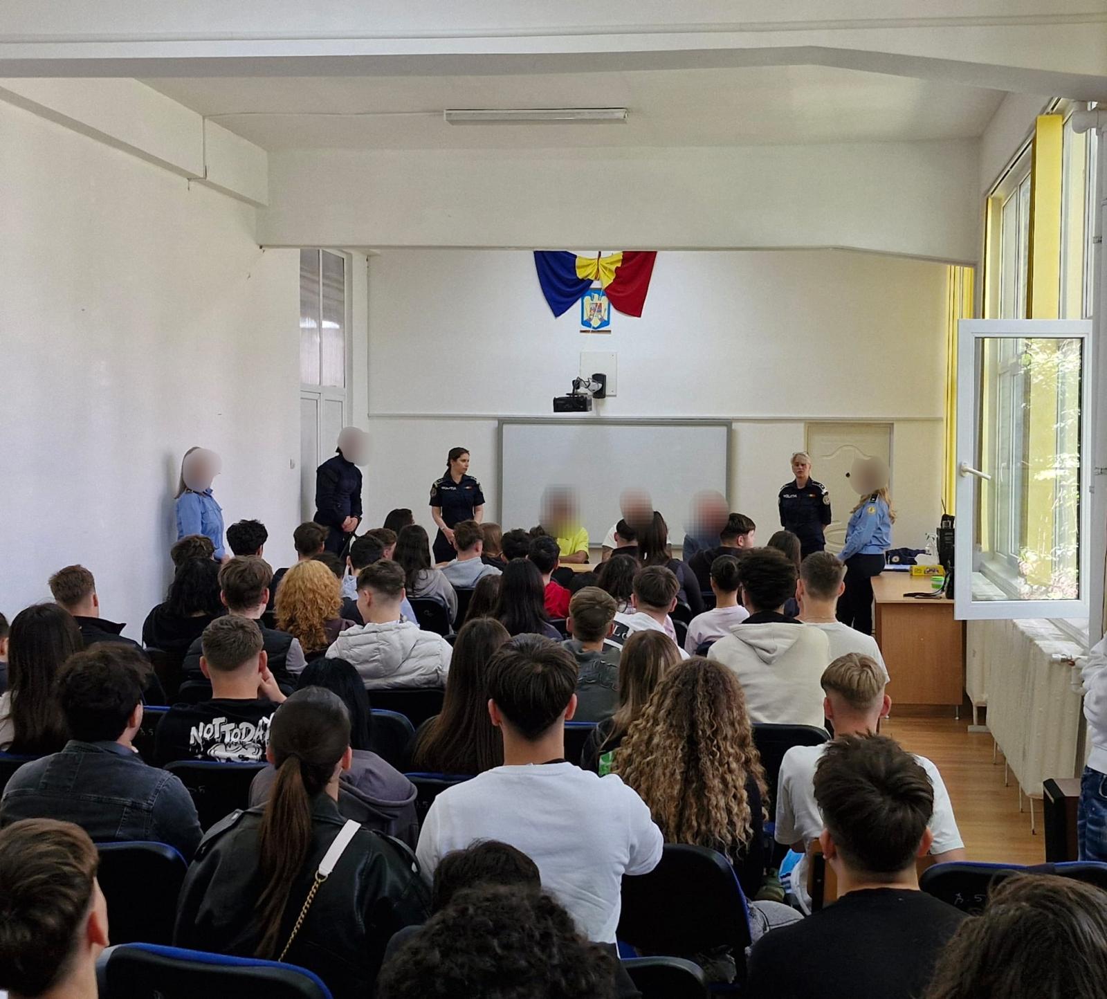 FOTO Din spatele gratiilor, față în față cu elevii: Mărturii reale despre droguri, crime și consecințe WhatsApp Image 2025 05 31 at 15.26.51
