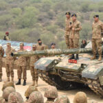 Pakistanul autorizează armata să „răzbune” atacurile cu „arme de înaltă precizie” ale Indiei YWEyMzFlOTU3ZDRmMjRhYmNmNjc0ZGVhMTU3ODY.thumb