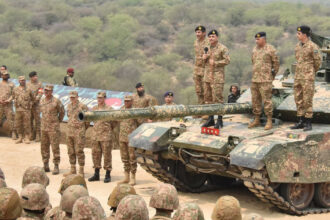 Pakistanul autorizează armata să „răzbune” atacurile cu „arme de înaltă precizie” ale Indiei YWEyMzFlOTU3ZDRmMjRhYmNmNjc0ZGVhMTU3ODY.thumb