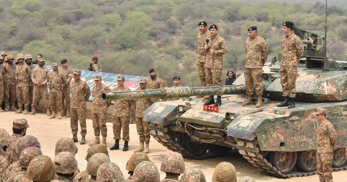 Pakistanul autorizează armata să „răzbune” atacurile cu „arme de înaltă precizie” ale Indiei YWEyMzFlOTU3ZDRmMjRhYmNmNjc0ZGVhMTU3ODY.thumb