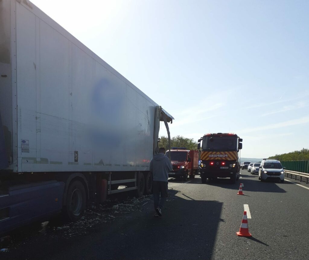 FOTO VIDEO Accident între două TIRURI, cu o persoană ÎNCARCERATĂ, pe Autostrada A2. Intervine elicopterul SMURD 2 FOTO VIDEO Accident între două TIRURI, cu o persoană ÎNCARCERATĂ, pe Autostrada A2. Intervine elicopterul SMURD a3d6c163 d2cf 4e6d 9ac2 6ad82ac8253e