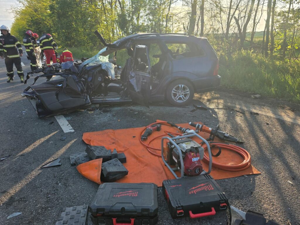 FOTO Un bărbat a murit într-un accident grav, între Costinești și Tuzla 5 FOTO Un bărbat a murit într-un accident grav, între Costinești și Tuzla aa12e01f 3b8e 411b 89ee 92755b124448