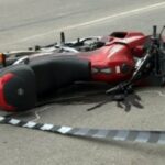 Accident între o mașină și o motocicletă, în zona Petromidia accident moto
