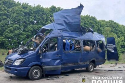 FOTO Nouă persoane au murit după un atac rusesc cu dronă asupra unui autobuz civil în Ucraina atac ucraina