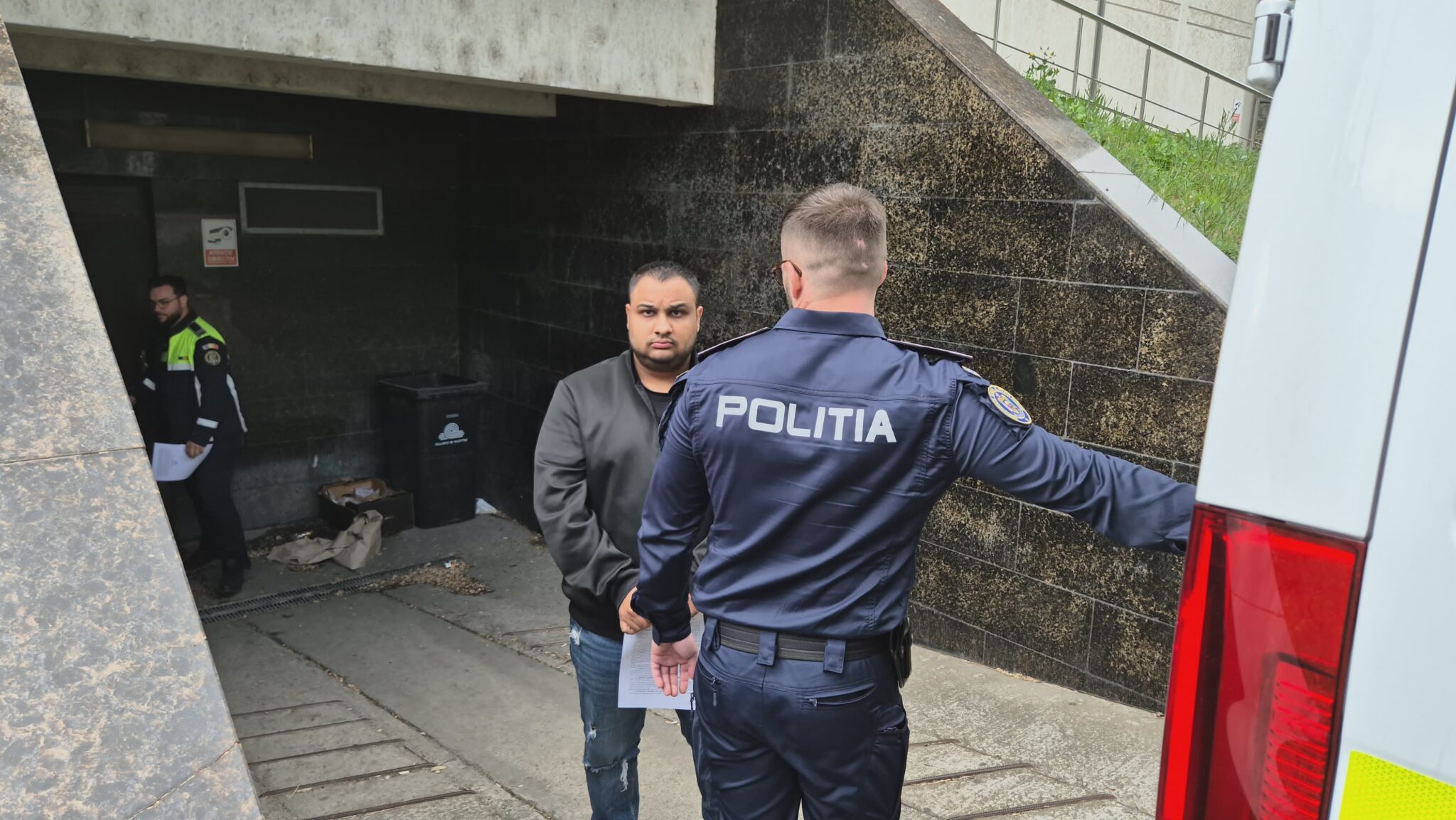 FOTO VIDEO Tânărul care a înjunghiat două persoane a fost ARESTAT preventiv bbaac259 c570 4271 a8f4 edb82b89dc3b