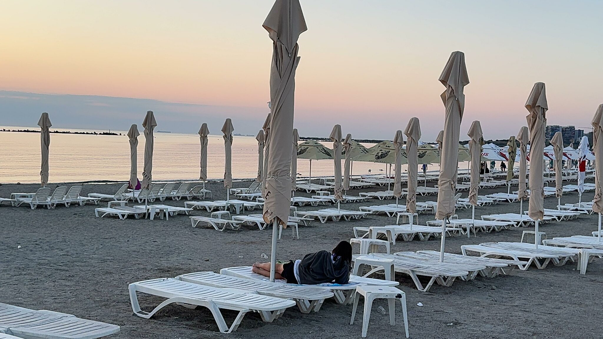 Plajele din Mamaia și Vama Veche, din nou la licitație/ Sezonul bate la ușă, dar plajele sunt goale bdb25051 d857 44fd b3bf 6017d9c859bb