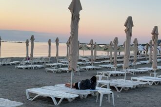 Plajele din Mamaia și Vama Veche, din nou la licitație/ Sezonul bate la ușă, dar plajele sunt goale bdb25051 d857 44fd b3bf 6017d9c859bb