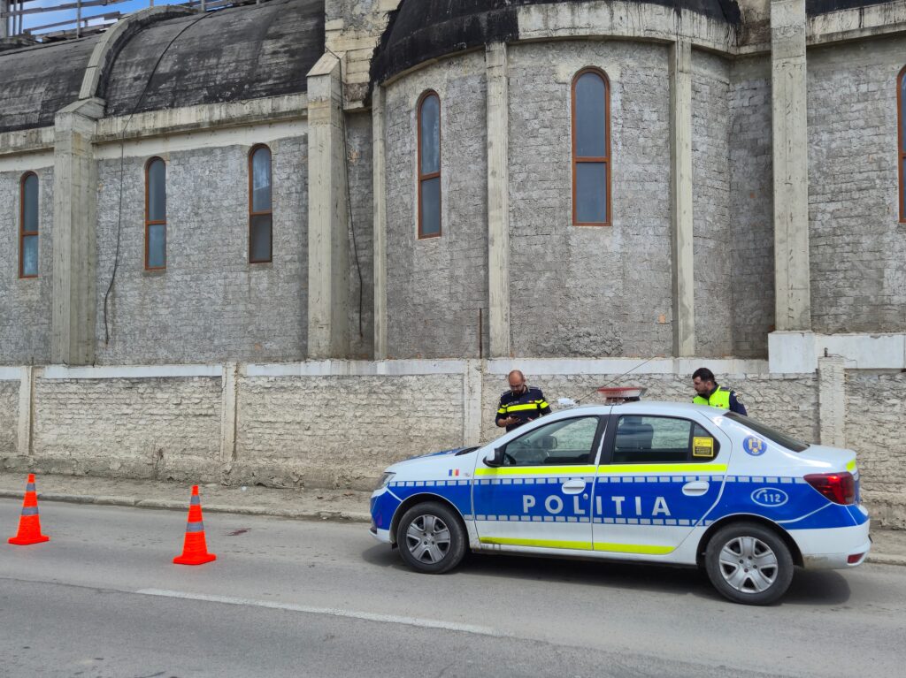 FOTO VIDEO Alertă! Un TÂNĂR a CĂZUT de pe acoperișul Bisericii Sfântul Nectarie, din zona Medeea UPDATE 10 FOTO VIDEO Alertă! Un TÂNĂR a CĂZUT de pe acoperișul Bisericii Sfântul Nectarie, din zona Medeea UPDATE bddf4eb2 1bca 4021 9943 92051b7b4be4