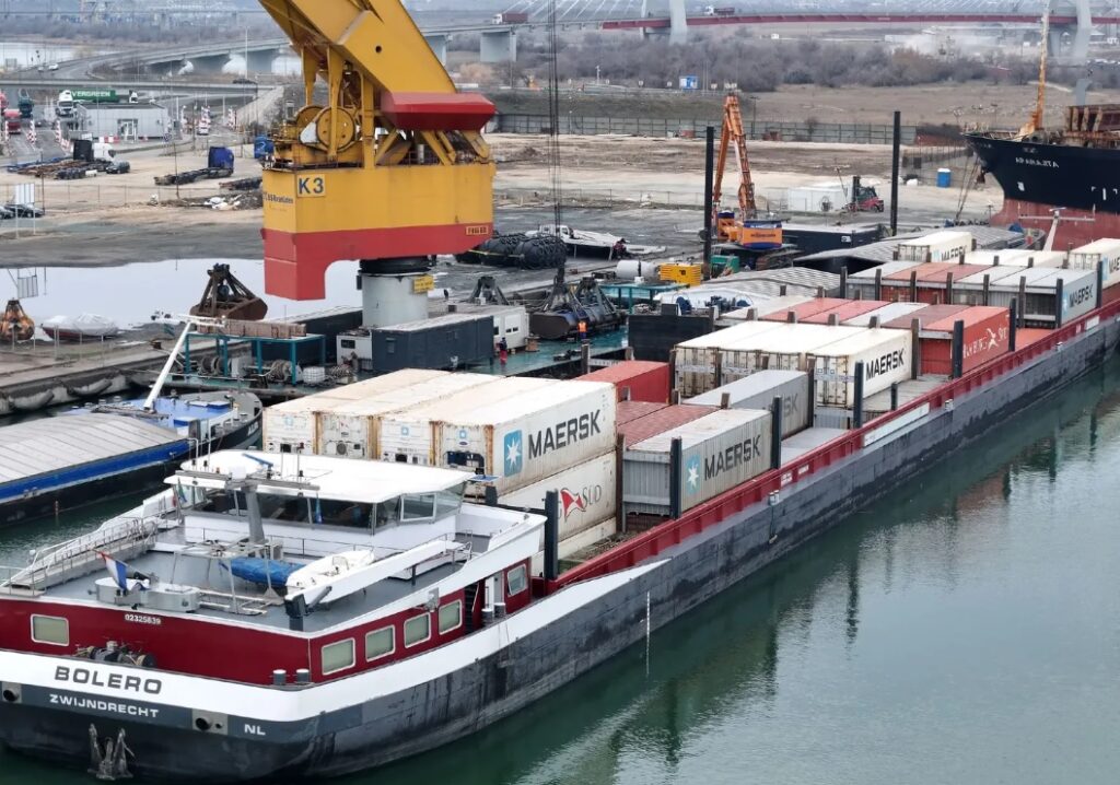Două nave aflate sub pavilion olandez, reținute în Portul Cernavodă: datorie de peste 475.000 lei 4 Două nave aflate sub pavilion olandez, reținute în Portul Cernavodă: datorie de peste 475.000 lei bolero 3