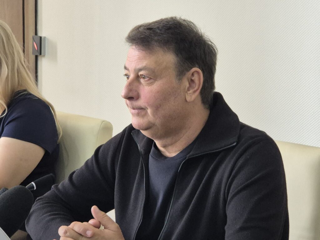 FOTO VIDEO Consilierii județeni s-au întrunit în ședință/ Se votează proiecte pentru turism și microbuze școlare electrice 4 FOTO VIDEO Consilierii județeni s-au întrunit în ședință/ Se votează proiecte pentru turism și microbuze școlare electrice c3ef5d3a bc7a 4602 96c6 e684a19a9571