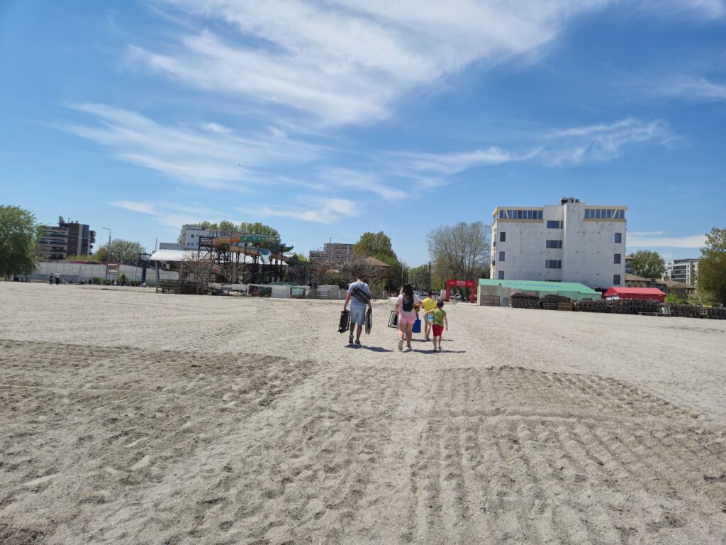 FOTO VIDEO Start de sezon la Mamaia/ Turiștii și constănțenii au umplut faleza de 1 Mai 5 FOTO VIDEO Start de sezon la Mamaia/ Turiștii și constănțenii au umplut faleza de 1 Mai c547dee0 f8c7 471a bb76 aba0a3b22270