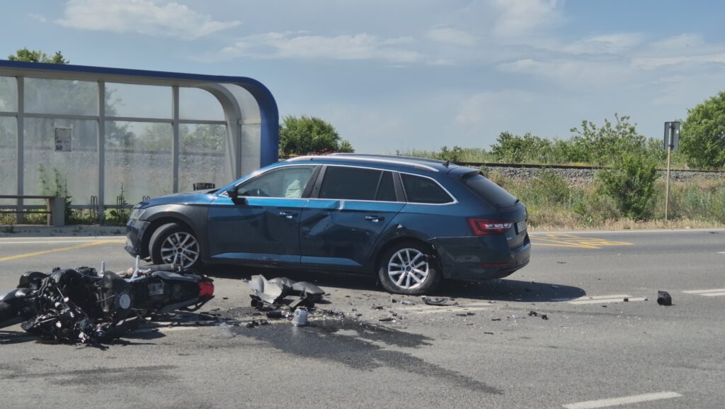 FOTO VIDEO Accident între o mașină și o motocicletă, în zona Petromidia/ O victimă este inconștientă UPDATE 6 FOTO VIDEO Accident între o mașină și o motocicletă, în zona Petromidia/ O victimă este inconștientă UPDATE c6aeda53 003e 43f0 a349 6453082fa7a2