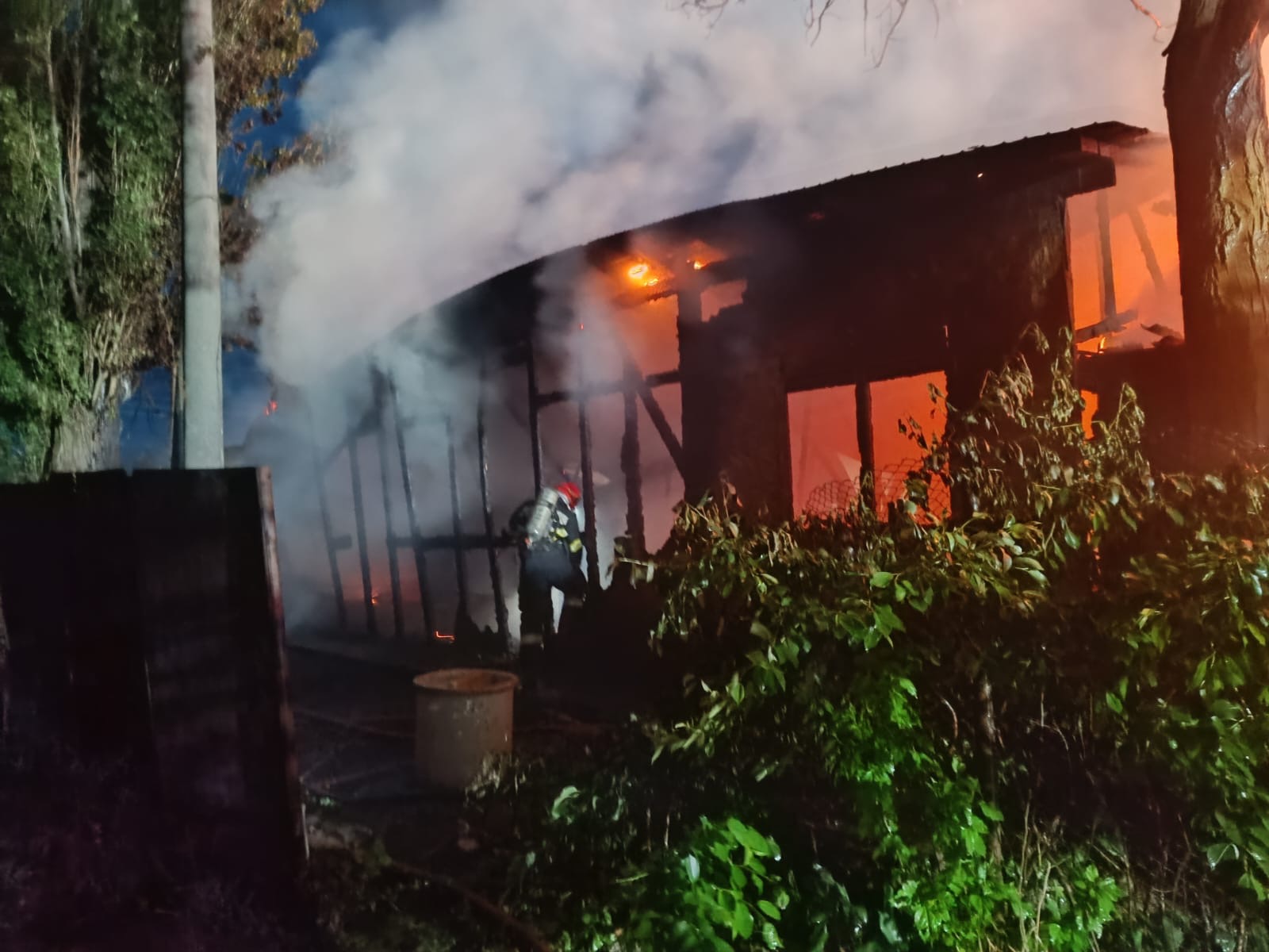 FOTO Incendiu la o clădire din zona CFR Palas c6d44207 14f0 42bc 9f00 4636c5a0acde
