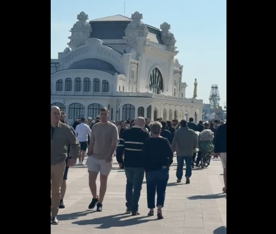 VIDEO Faleza Cazinoului din Constanța, luată cu asalt de turiști de 1 Mai cazino 2