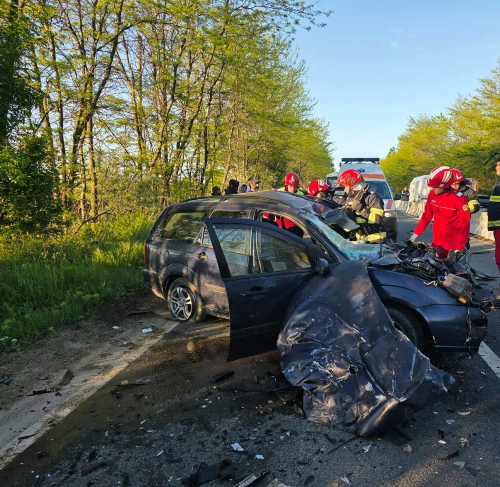 FOTO Un bărbat a murit într-un accident grav, între Costinești și Tuzla 6 FOTO Un bărbat a murit într-un accident grav, între Costinești și Tuzla d0f1f241 aca1 461e 9c88 8033aa313086