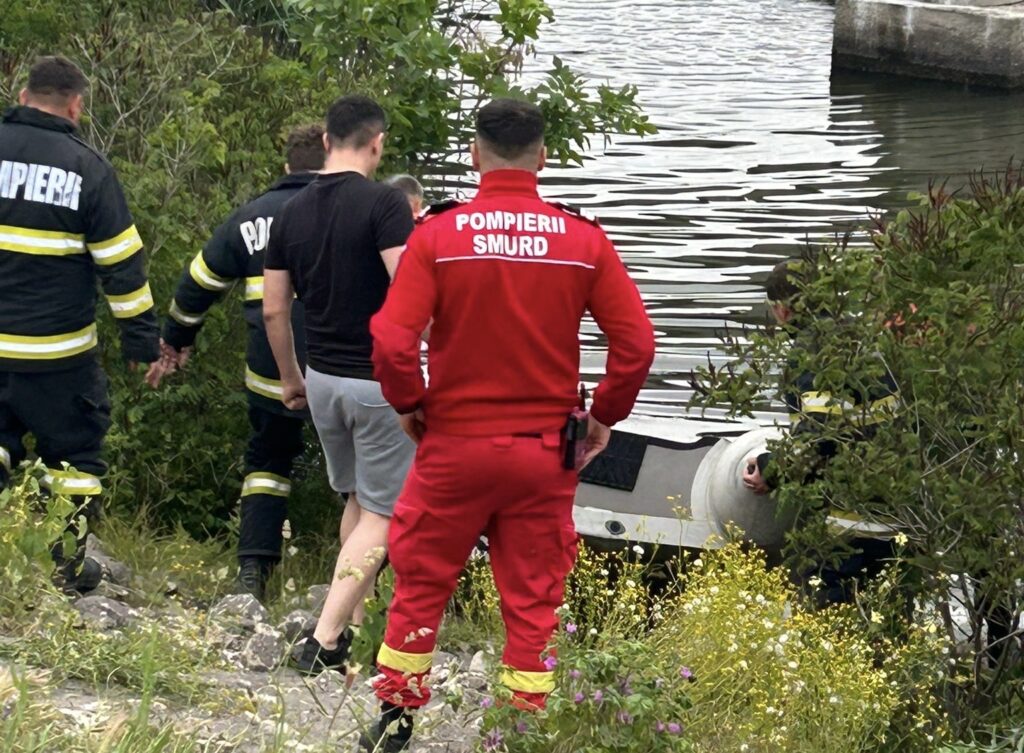 FOTO VIDEO Intervenție de URGENȚĂ în Portul Medgidia: Tată și fiu CĂZUȚI în apă / Ambii au fost găsiți / Părintele a fost declarat decedat UPDATE 2 FOTO VIDEO Intervenție de URGENȚĂ în Portul Medgidia: Tată și fiu CĂZUȚI în apă / Ambii au fost găsiți / Părintele a fost declarat decedat UPDATE d364ae40 46bb 4225 b38f 8edbb631118c