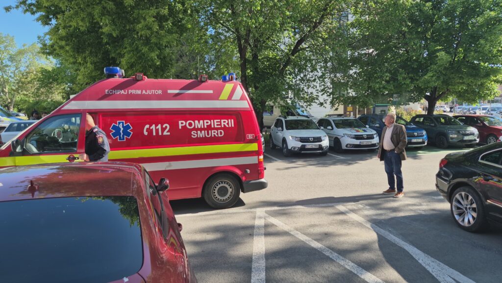 FOTO VIDEO O avocată a avut nevoie de îngrijiri medicale după ce i s-a făcut rău în sala de judecată 6 FOTO VIDEO O avocată a avut nevoie de îngrijiri medicale după ce i s-a făcut rău în sala de judecată d6a93da9 fcd4 4ac9 bc41 855d620199cf