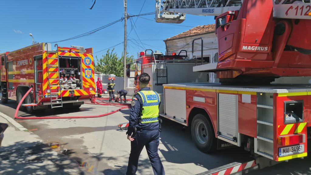 FOTO VIDEO Alertă! Un incendiu a izbucnit la o casă din Constanța 7 FOTO VIDEO Alertă! Un incendiu a izbucnit la o casă din Constanța d9783a05 03ba 48da b194 c5665e5b1baa