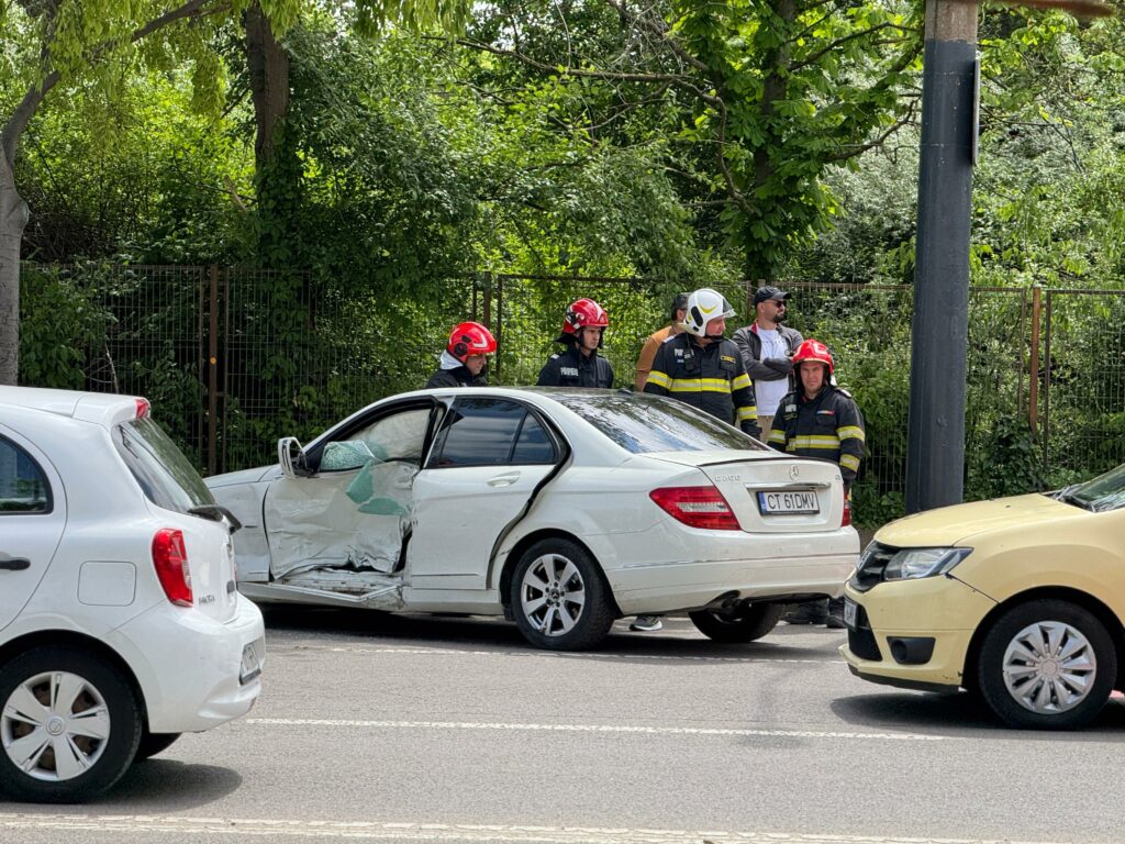 FOTO VIDEO Accident GRAV cu o victimă ÎNCARCERATĂ, la sensul de la sala de sport Megagym UPDATE 7 FOTO VIDEO Accident GRAV cu o victimă ÎNCARCERATĂ, la sensul de la sala de sport Megagym UPDATE dc90b154 ae32 4c71 9784 b9f9ed7d7361