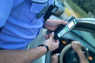 Șofer și pasageră, ambii drogați, surprinși cu un copil de 11 luni în autoturism / Magistrații nici nu au stat pe gânduri droguri volan
