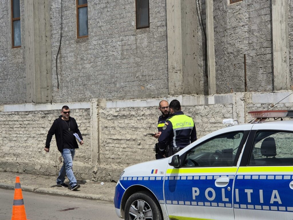 FOTO VIDEO Alertă! Un TÂNĂR a CĂZUT de pe acoperișul Bisericii Sfântul Nectarie, din zona Medeea UPDATE 7 FOTO VIDEO Alertă! Un TÂNĂR a CĂZUT de pe acoperișul Bisericii Sfântul Nectarie, din zona Medeea UPDATE ee52f6f5 f864 4874 9a4c 1fe365b4a7d1