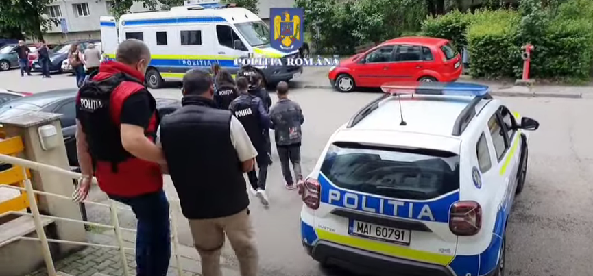 VIDEO Percheziții în mai multe județe, printre care și Constanța, coordonate din Hunedoara/ Nouă persoane reținute pentru înșelăciuni în mediul online ere 2