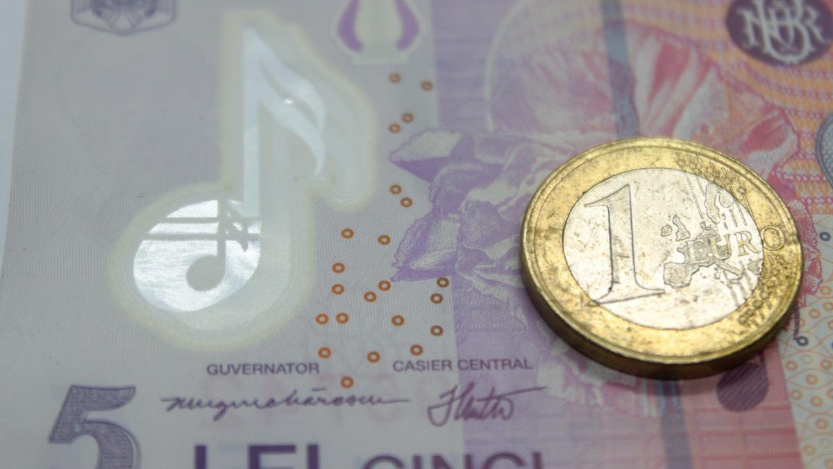 Euro a sărit de 5 lei pe piața interbancară/ BNR vorbește despre „șocuri care pot apărea” euro a sarit de 5 lei pe piata interbancara bnr vorbeste de socuri care pot aparea 970401