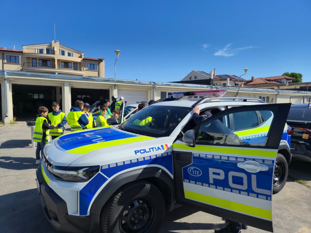 FOTO VIDEO Polițiștii rutieri, acțiune alături de patrula școlară a Școlii nr.24, în cadrul Săptămânii Naționale a Siguranței Rutiere f95a1aea 9e58 4719 8bee 4f792b4c26fe