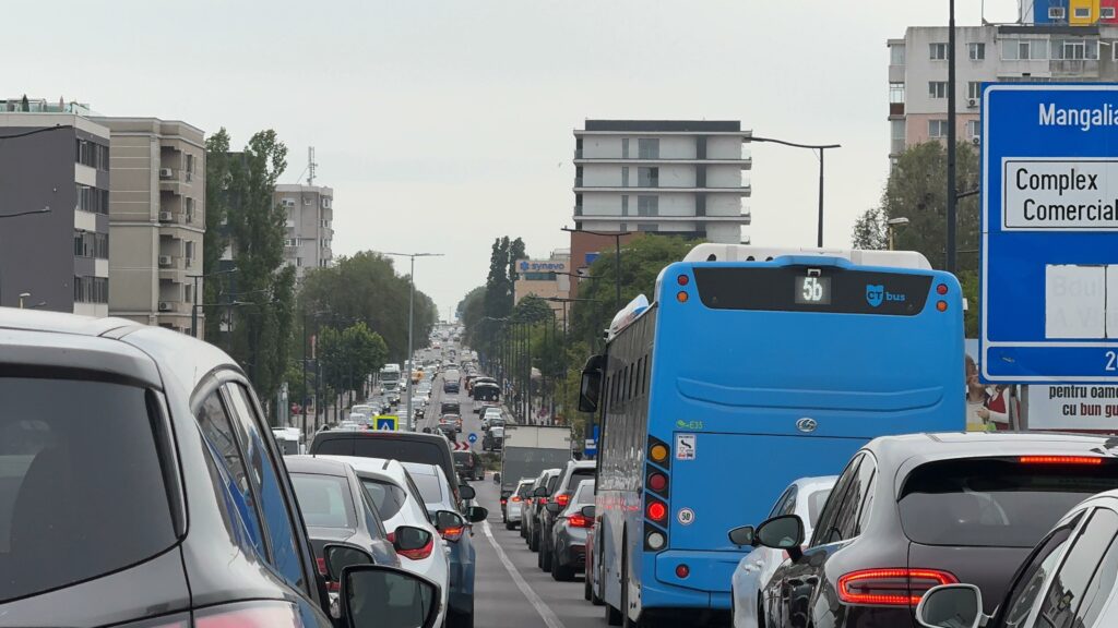 FOTO VIDEO Șoferi, evitați Șoseaua Mangaliei! Se circulă bară la bară fe87a026 ecb1 4f29 b470 cb66ffbd9697
