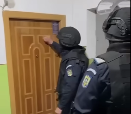 VIDEO Percheziții în Ialomița, Constanța și Brăila: Un bărbat reținut, altul sub control judiciar hhy