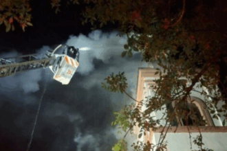 Turla unei biserici a luat foc după ce a fost lovită de trăsnet incendiu biserica arad