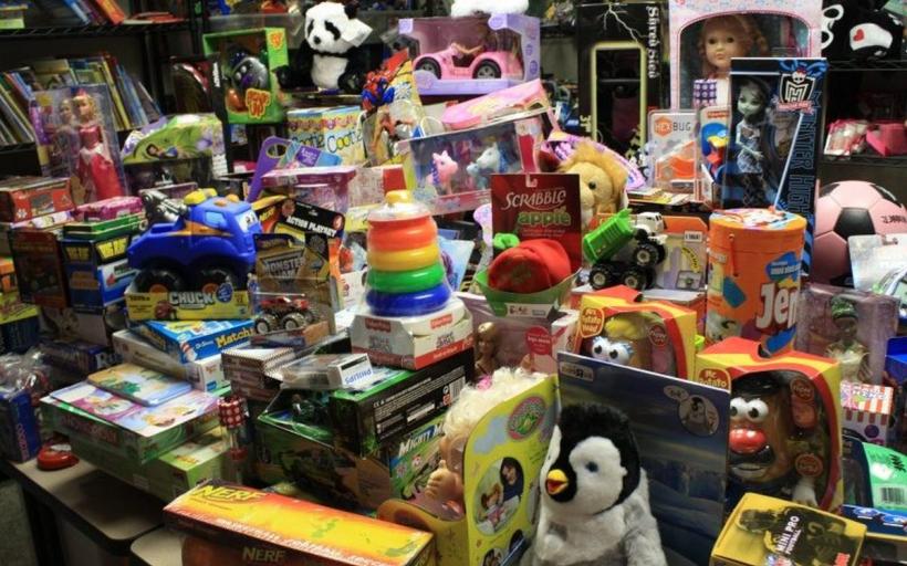 Sute de jucării contrafăcute, vândute ani la rând în Complexul Comercial Histria din Constanța 2 Sute de jucării contrafăcute, vândute ani la rând în Complexul Comercial Histria din Constanța jucarii china contrafacut 18915461