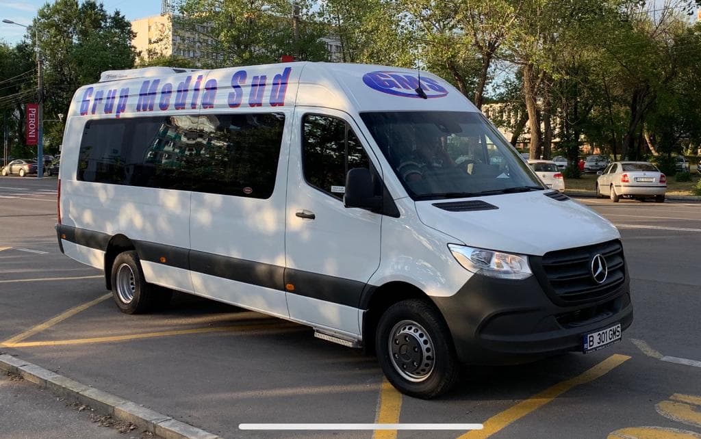 Un teren de tenis al firmei care deținea microbuzele de transport public GMS este vândut la preț de chilipir microbuz gms