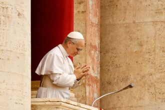 Papa Leon îndeamnă la pace în Ucraina și Gaza, în primul discurs la Vatican de la alegerea sa: "Niciodată război" papa leon