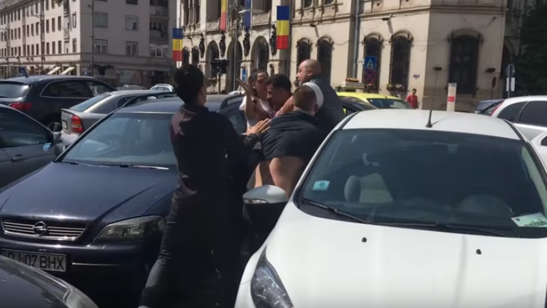 Bătaie cruntă între vecini pentru un loc de parcare: unul a ajuns la spital, celălalt în fața instanței parcare 1