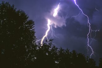Tragedie! Un tânăr a murit, iar altul a fost grav rănit, după ce au fost loviţi de fulger pexels tanya gorelova 2199357 3933949 1