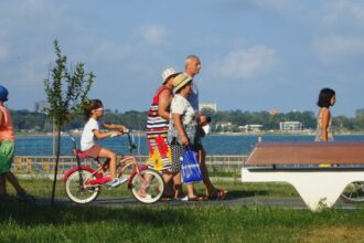 O firmă din Iași cu un trecut discret va construi o pistă de biciclete pe malul lacului Techirghiol pista bicilete techirghiol 3 1024x576 1