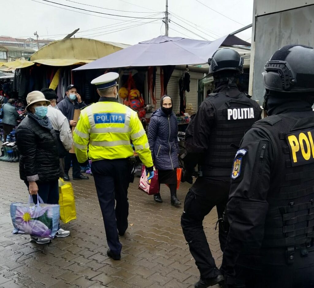 Incident violent în Piața Centrală Medgidia: Amenințări cu sabia și patru tone de pepeni distruse cu benzină 2 Incident violent în Piața Centrală Medgidia: Amenințări cu sabia și patru tone de pepeni distruse cu benzină politia in piata