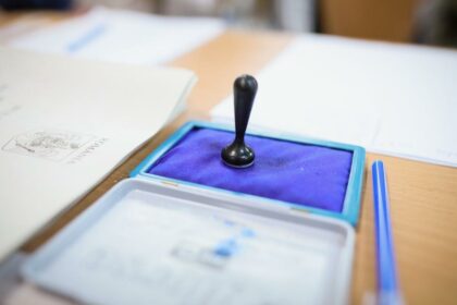 Sâmbătă: Alegeri prezidențiale 2025, turul 2, în diaspora. Peste 706.637 de români au votat stampila de vot
