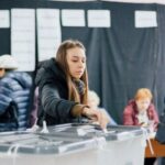 Tinerii nu votează. Prezență minimă la urne în rândul tinerilor constănțeni tineri la vot