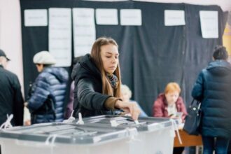 Tinerii nu votează. Prezență minimă la urne în rândul tinerilor constănțeni tineri la vot
