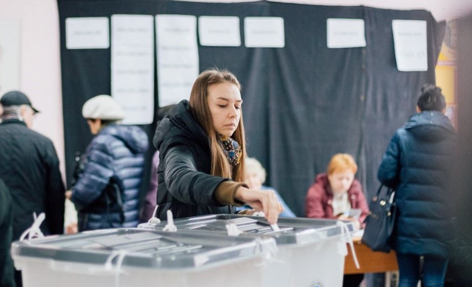 Tinerii nu votează. Prezență minimă la urne în rândul tinerilor constănțeni tineri la vot