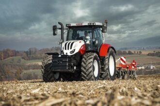 Începe Programul „Rabla pentru tractoare”, cu un buget de 500 de milioane de lei tractor