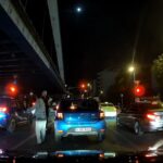 VIDEO Un șofer de ridesharing din București a fost bătut de mai mulți indivizi/ Scenele șocante au fost surprinse de camere trafic bataie