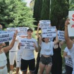 FOTO VIDEO Protest al micilor comercianți, în fața Prefecturii Constanța/ Acuză abuzuri ANPC și discriminare legislativă 01b09b27 7bdf 45a1 bea1 6fa5becaa868 2048x1153 1