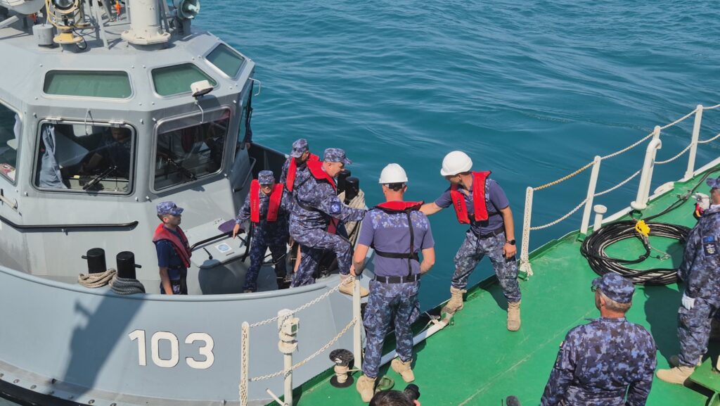 FOTO VIDEO Forțele Navale Române, simulare a unor situații de criză/ Delfinii au făcut spectacol pe mare 9 FOTO VIDEO Forțele Navale Române, simulare a unor situații de criză/ Delfinii au făcut spectacol pe mare 0879eb51 3856 4591 9111 3904c0581097