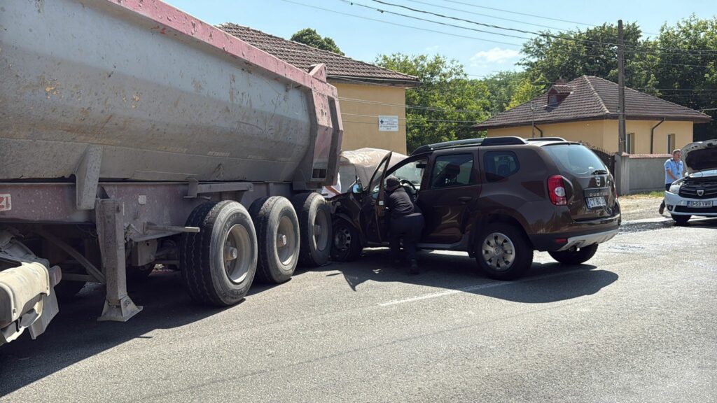 FOTO VIDEO Accident GRAV între DOUĂ camioane și CINCI mașini printre care una de la MAI, în Mihail Kogălniceanu/ A intervenit elicopterul SMURD UPDATE 17 FOTO VIDEO Accident GRAV între DOUĂ camioane și CINCI mașini printre care una de la MAI, în Mihail Kogălniceanu/ A intervenit elicopterul SMURD UPDATE 0c9d0234 6461 4c7d 9b71 56e6a7c4b139