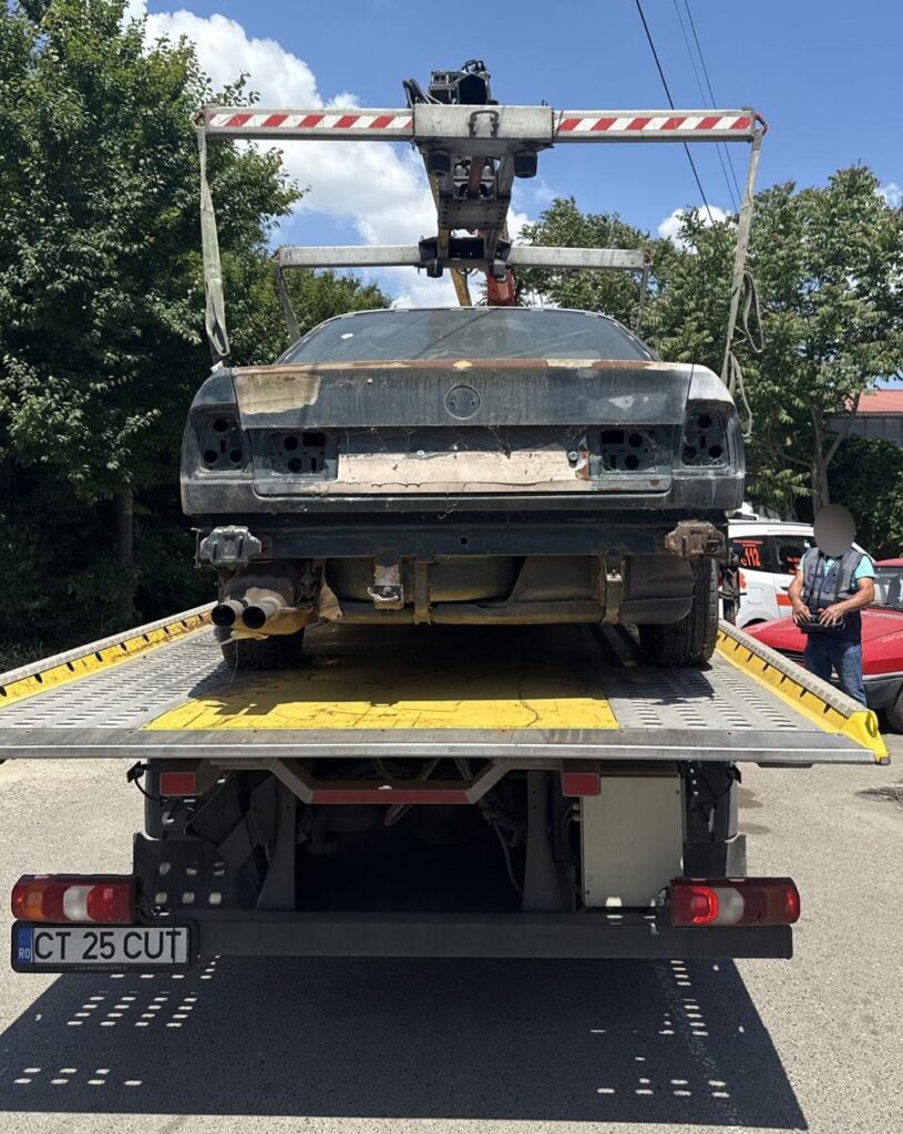 FOTO Domeniul public al municipiului Constanța a fost eliberat de 24 de vehicule abandonate sau fără stăpân 1 15