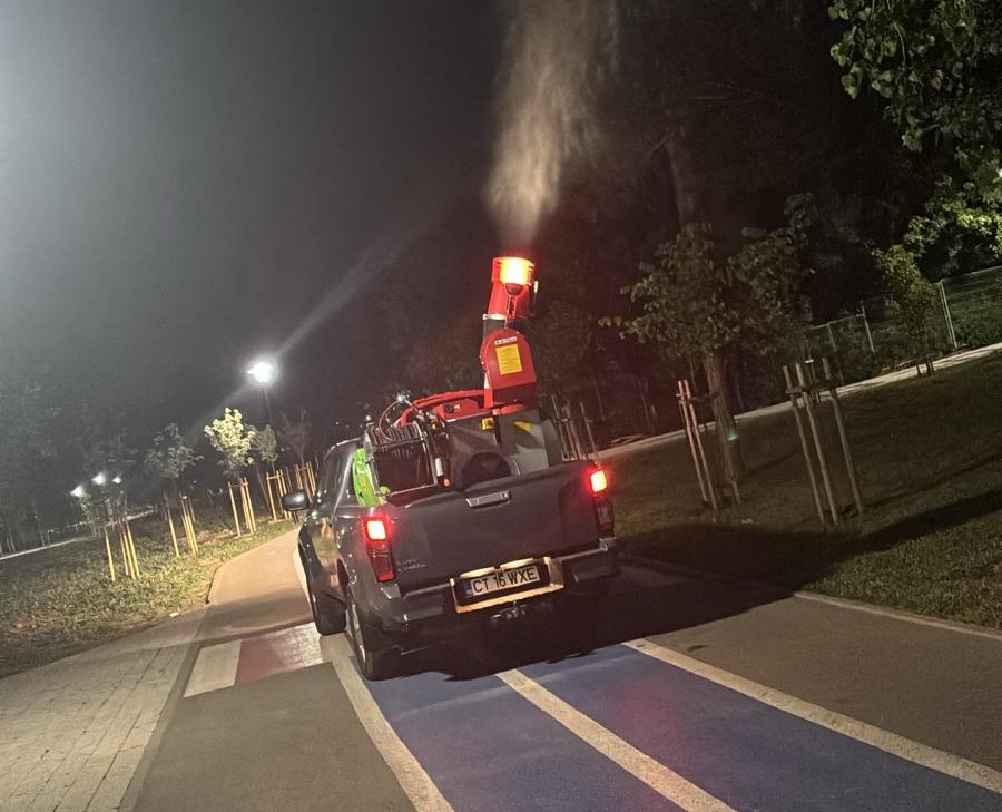 FOTO Acțiuni intensificare de dezinsecție împotriva țânțarilor și căpușelor, în Constanța și Mamaia 1 3 7